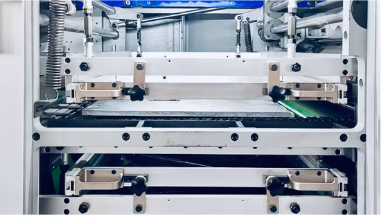 Macchina automatica per stampa a caldo e fustellatura con formato carta 600 * 540 mm per cartellino dell'etichetta (LK60MT)